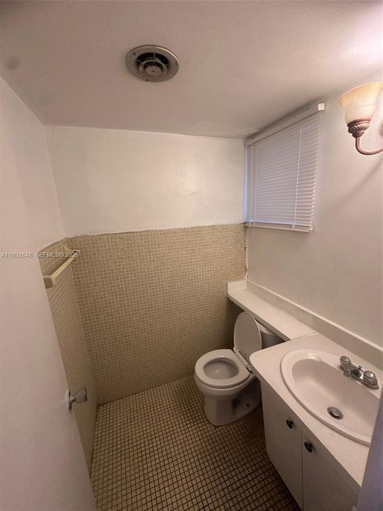 For Rent: $1,750 (1 beds, 1 baths, 954 Square Feet)