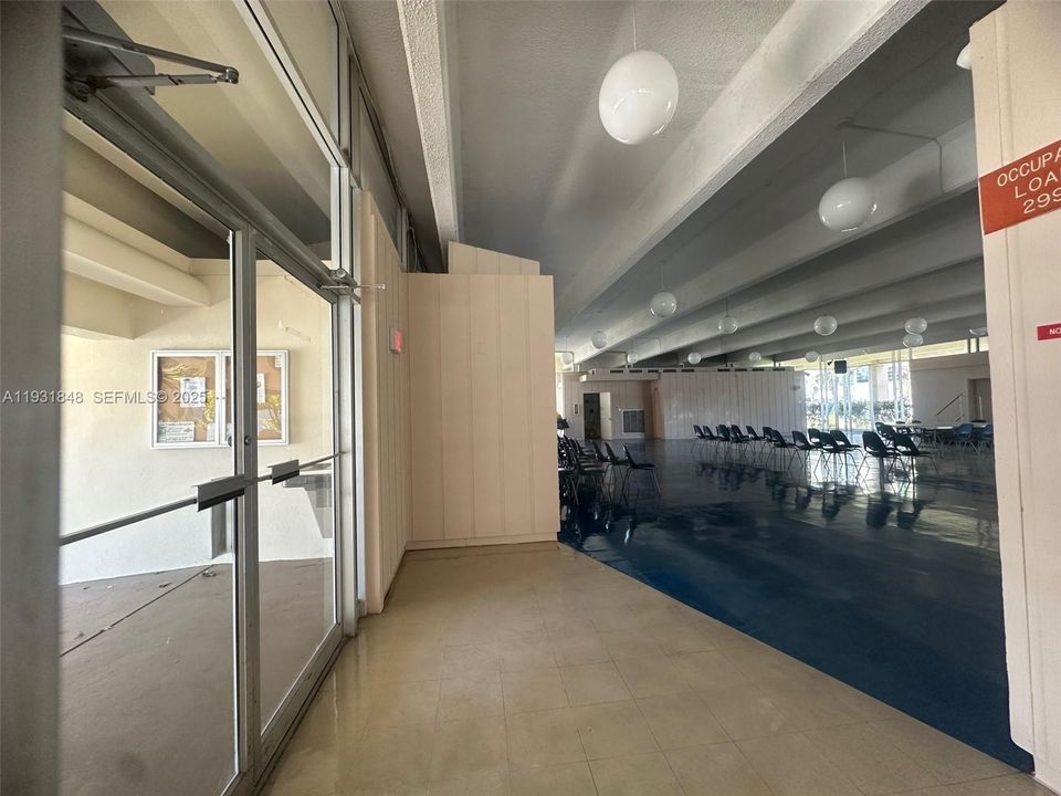 For Rent: $1,750 (1 beds, 1 baths, 954 Square Feet)