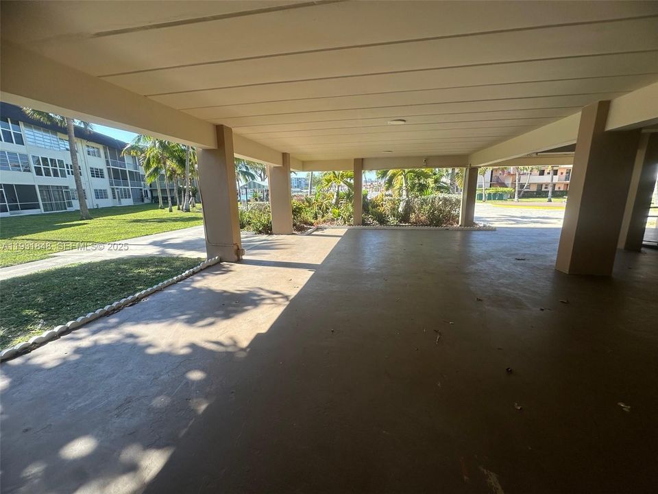 For Rent: $1,750 (1 beds, 1 baths, 954 Square Feet)