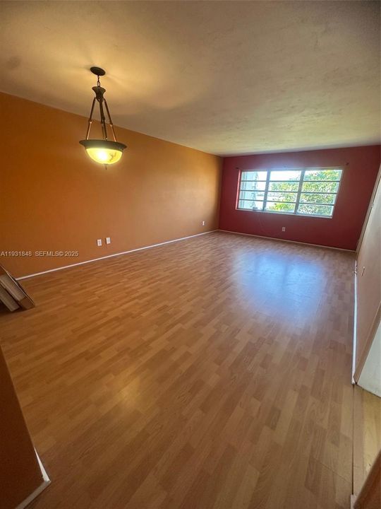 For Rent: $1,750 (1 beds, 1 baths, 954 Square Feet)