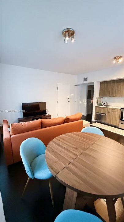 В аренду: $2,700 (1 спален, 1 ванн, 521 Квадратных фут)