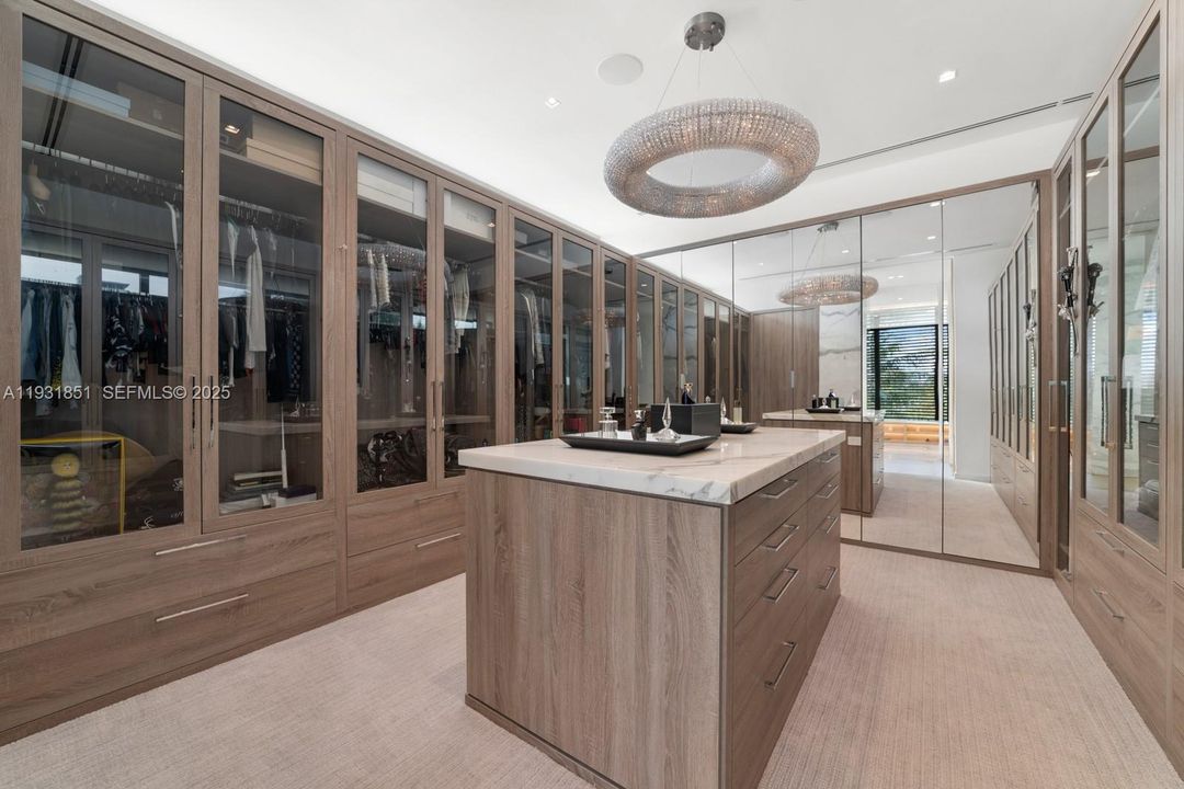 待售: $26,000,000 (7 贝兹, 8 浴室, 7573 平方英尺)