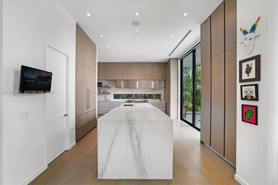 待售: $26,000,000 (7 贝兹, 8 浴室, 7573 平方英尺)