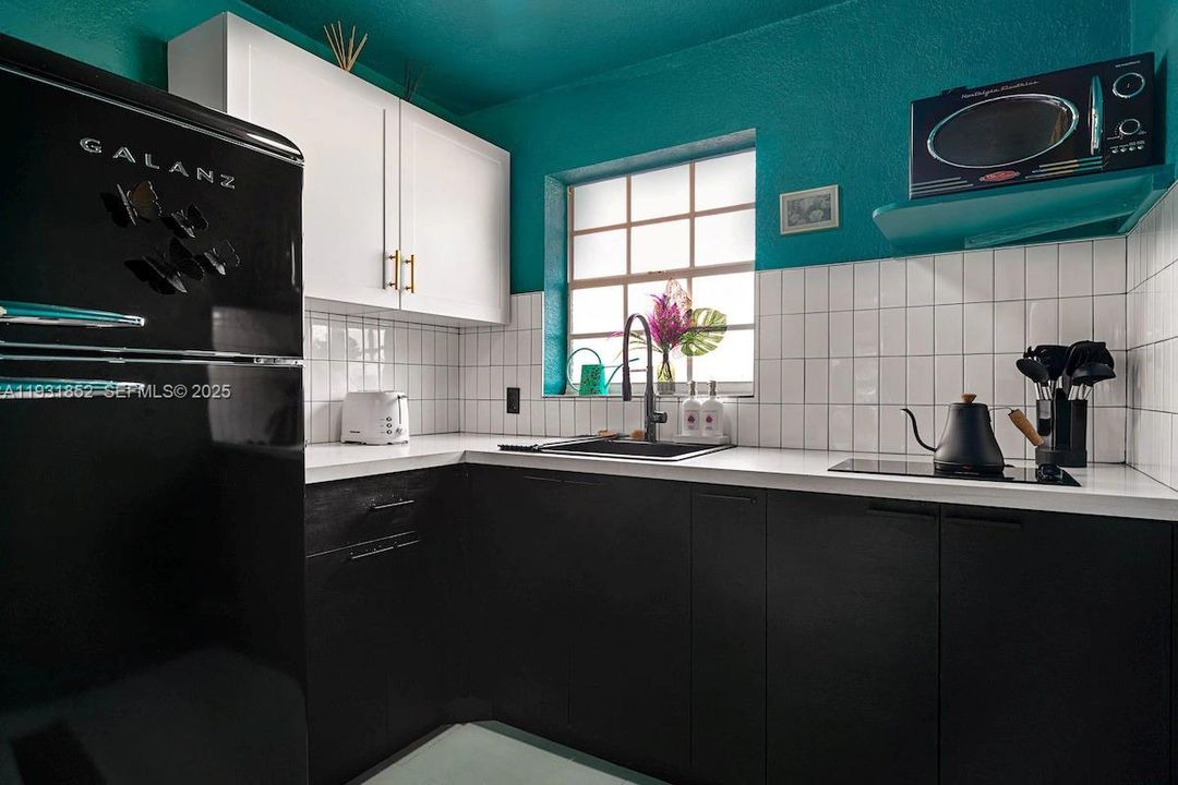 出租: $1,800 (0 贝兹, 1 浴室, 390 平方英尺)