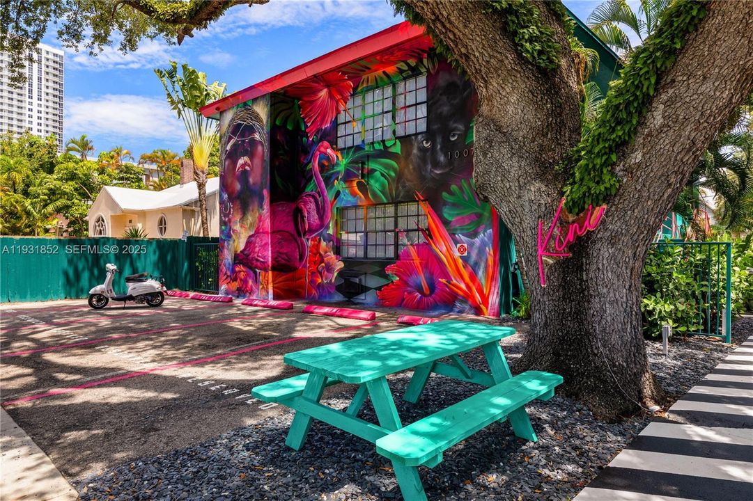 出租: $1,800 (0 贝兹, 1 浴室, 390 平方英尺)