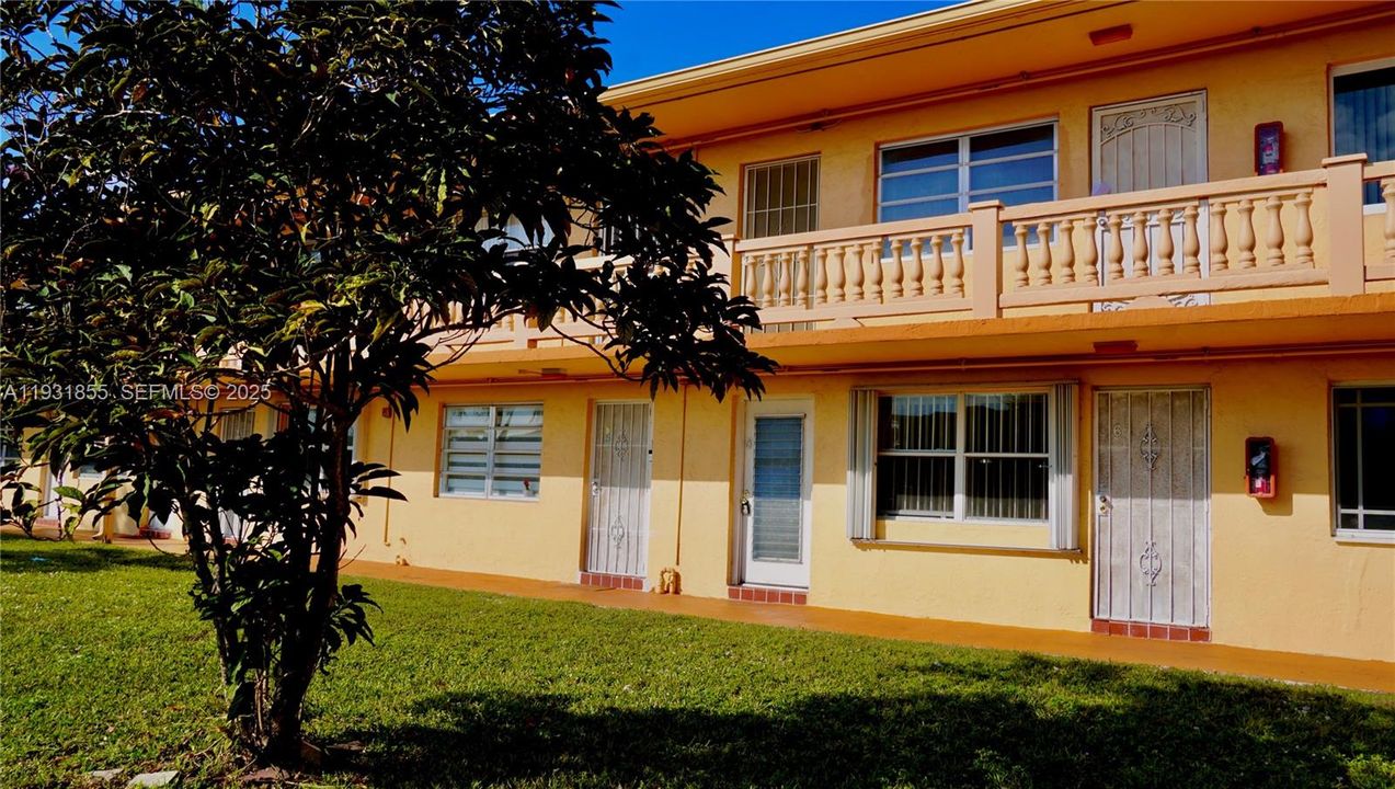 На продажу: $115,000 (1 спален, 1 ванн, 836 Квадратных фут)