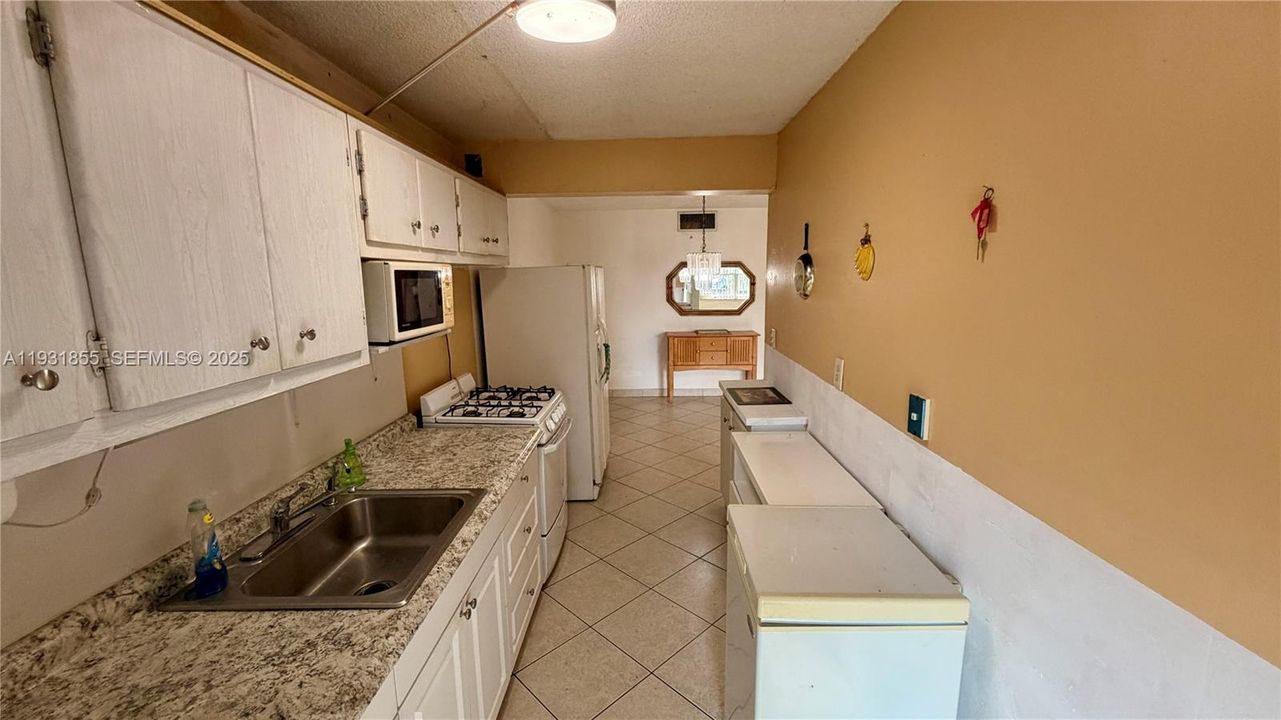 На продажу: $115,000 (1 спален, 1 ванн, 836 Квадратных фут)