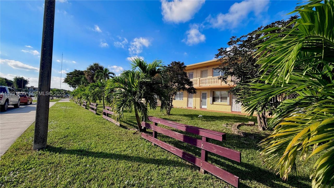 На продажу: $115,000 (1 спален, 1 ванн, 836 Квадратных фут)