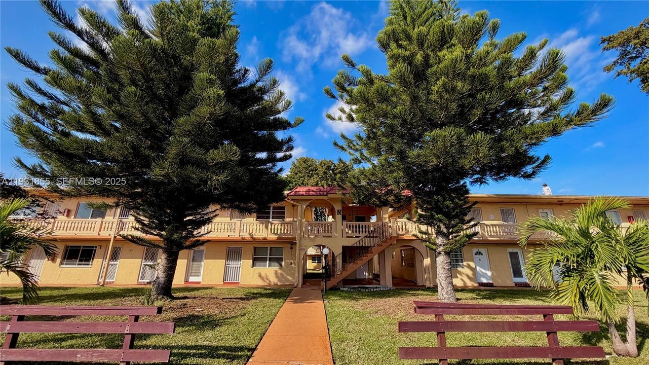 На продажу: $115,000 (1 спален, 1 ванн, 836 Квадратных фут)