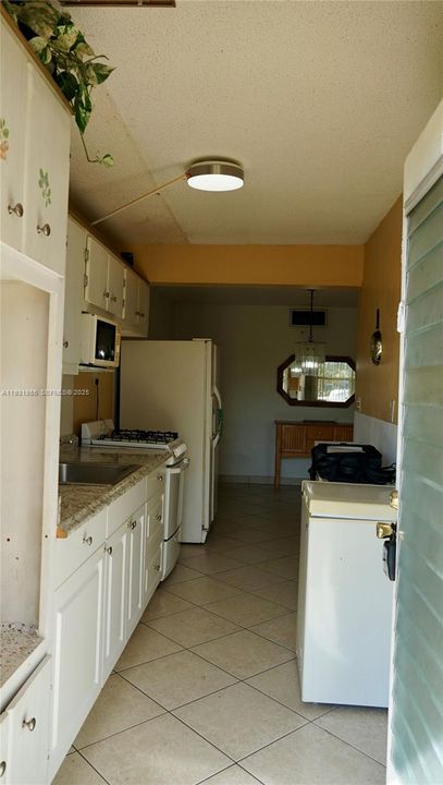 На продажу: $115,000 (1 спален, 1 ванн, 836 Квадратных фут)