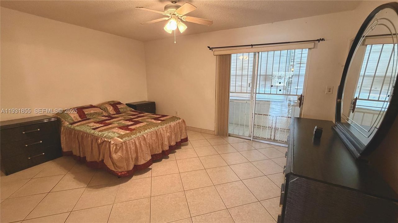 На продажу: $115,000 (1 спален, 1 ванн, 836 Квадратных фут)