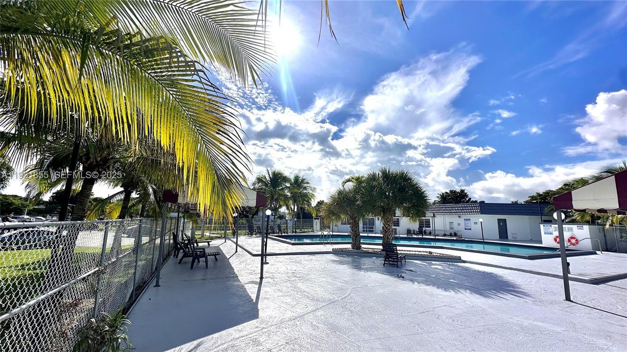 На продажу: $115,000 (1 спален, 1 ванн, 836 Квадратных фут)