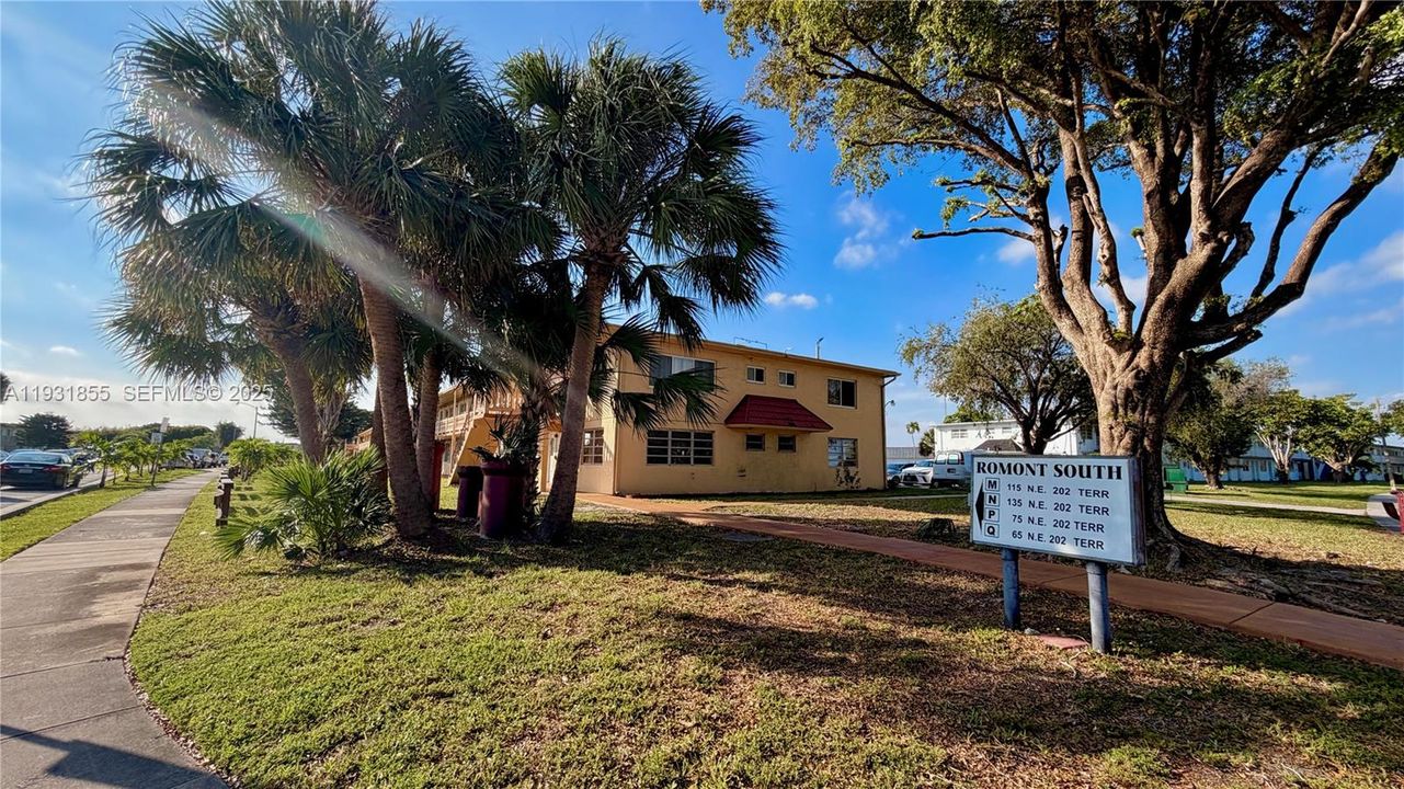 На продажу: $115,000 (1 спален, 1 ванн, 836 Квадратных фут)