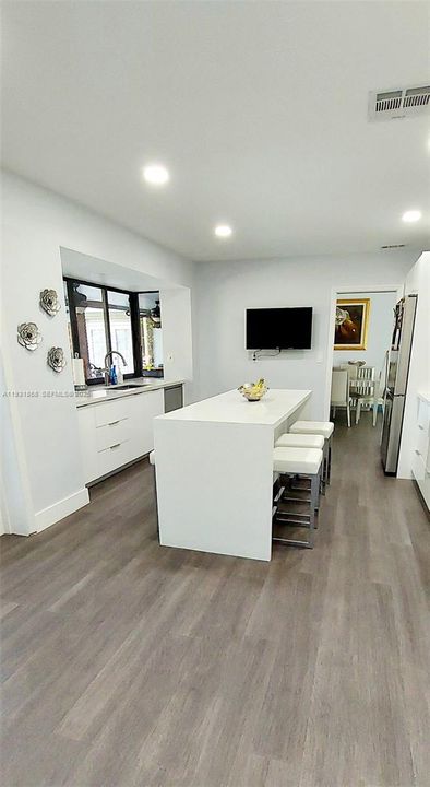 En Venta: $1,250,000 (5 camas, 3 baños, 2958 Pies cuadrados)