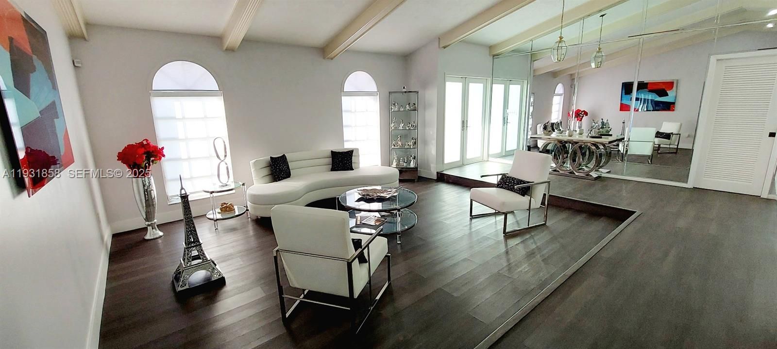 En Venta: $1,250,000 (5 camas, 3 baños, 2958 Pies cuadrados)