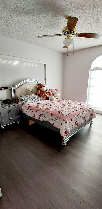 En Venta: $1,250,000 (5 camas, 3 baños, 2958 Pies cuadrados)