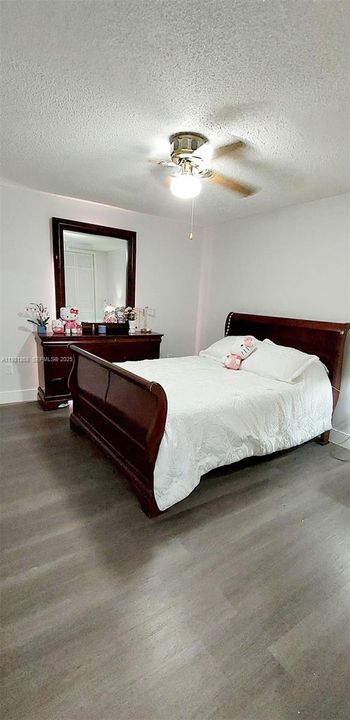 En Venta: $1,250,000 (5 camas, 3 baños, 2958 Pies cuadrados)