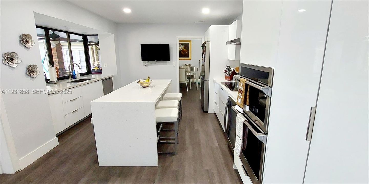 En Venta: $1,250,000 (5 camas, 3 baños, 2958 Pies cuadrados)