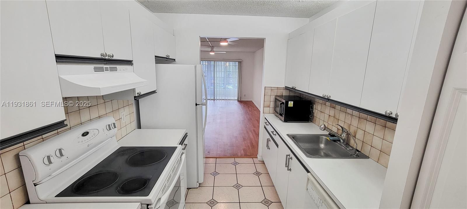 В аренду: $2,100 (2 спален, 2 ванн, 1196 Квадратных фут)