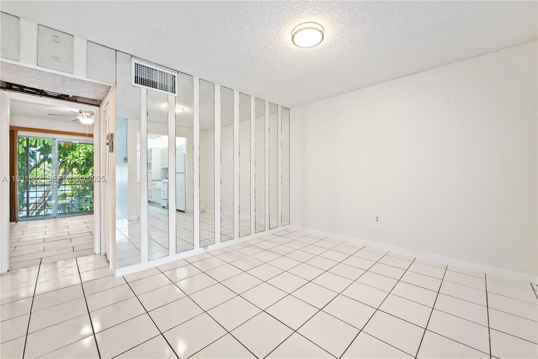 В аренду: $1,275 (1 спален, 1 ванн, 692 Квадратных фут)