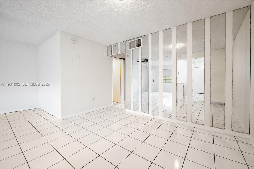 В аренду: $1,275 (1 спален, 1 ванн, 692 Квадратных фут)