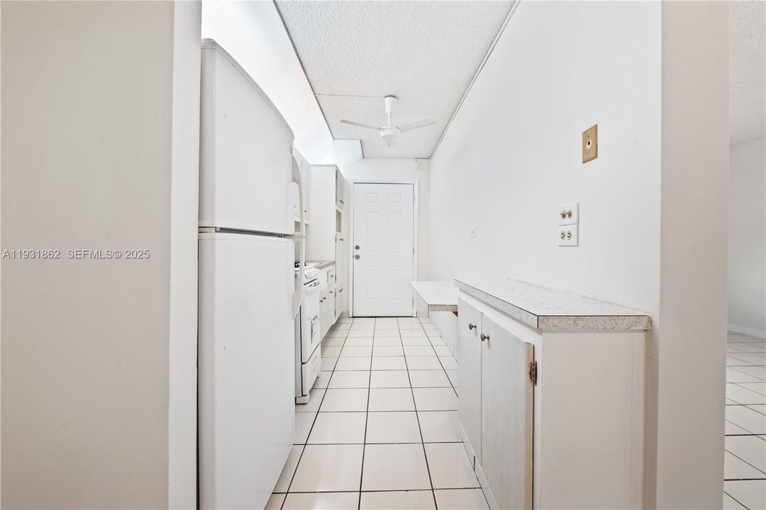 В аренду: $1,275 (1 спален, 1 ванн, 692 Квадратных фут)