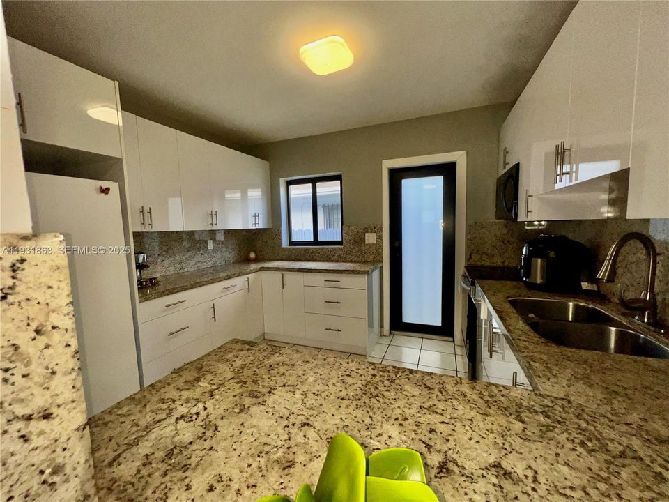 На продажу: $1,200,000 (0 спален, 0 ванн, 2343 Квадратных фут)