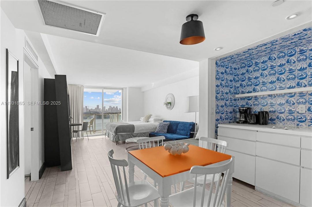 В аренду: $4,800 (1 спален, 1 ванн, 694 Квадратных фут)