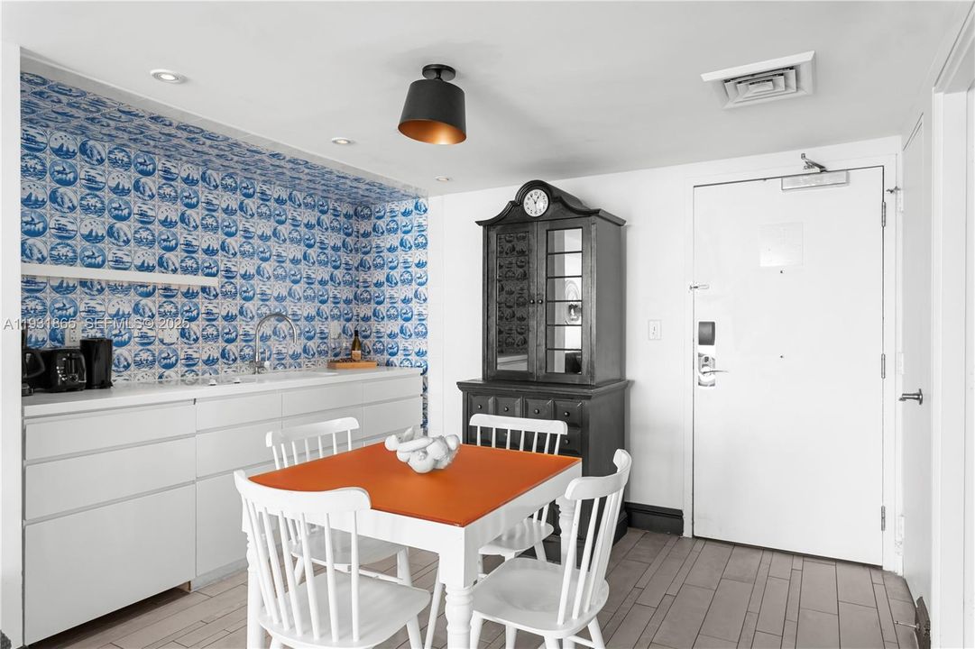 В аренду: $4,800 (1 спален, 1 ванн, 694 Квадратных фут)