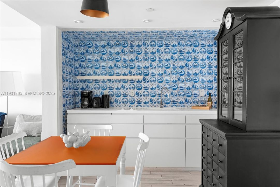 В аренду: $4,800 (1 спален, 1 ванн, 694 Квадратных фут)