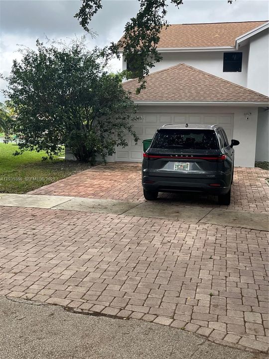 En Venta: $1,100,000 (4 camas, 3 baños, 2480 Pies cuadrados)