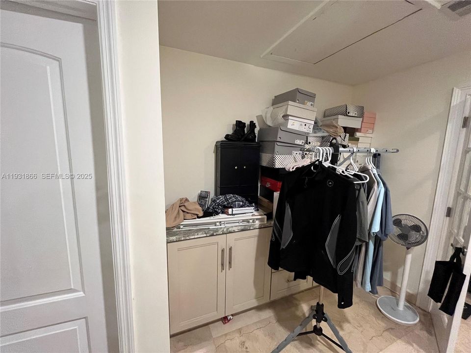 En Venta: $1,100,000 (4 camas, 3 baños, 2480 Pies cuadrados)