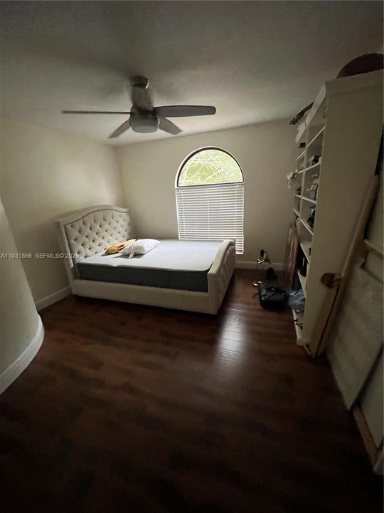 En Venta: $1,100,000 (4 camas, 3 baños, 2480 Pies cuadrados)