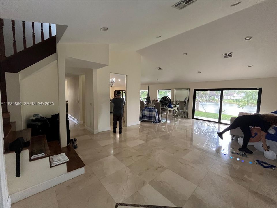 En Venta: $1,100,000 (4 camas, 3 baños, 2480 Pies cuadrados)