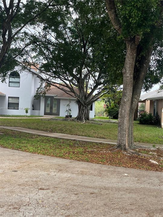 En Venta: $1,100,000 (4 camas, 3 baños, 2480 Pies cuadrados)