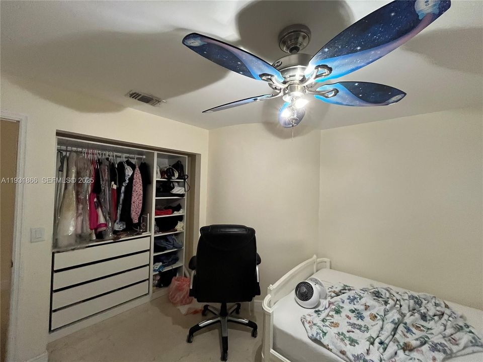 En Venta: $1,100,000 (4 camas, 3 baños, 2480 Pies cuadrados)