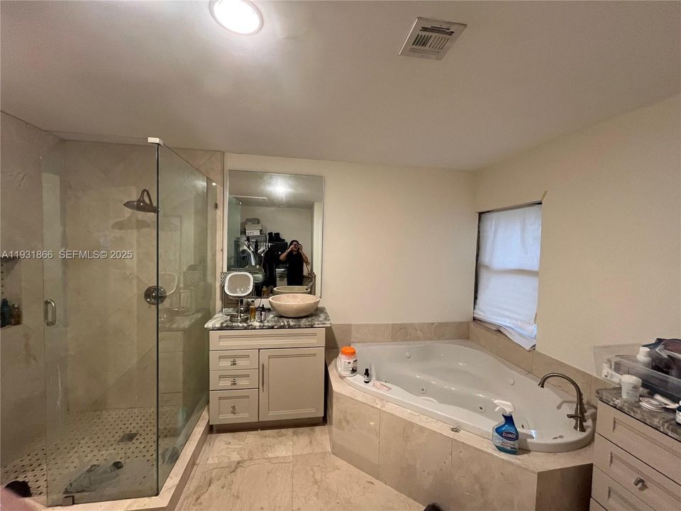 En Venta: $1,100,000 (4 camas, 3 baños, 2480 Pies cuadrados)