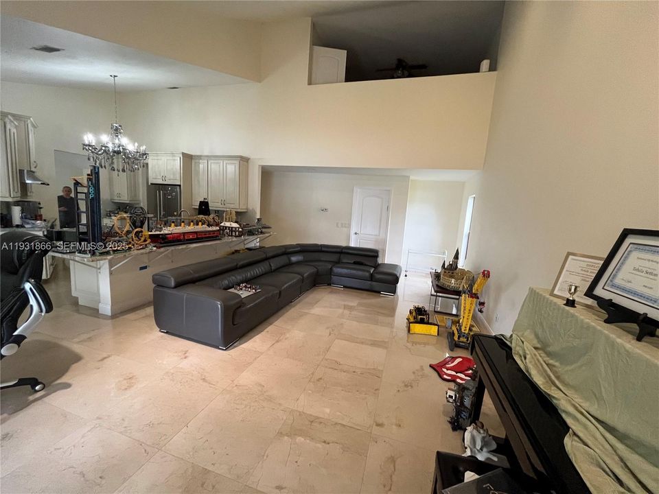 En Venta: $1,100,000 (4 camas, 3 baños, 2480 Pies cuadrados)