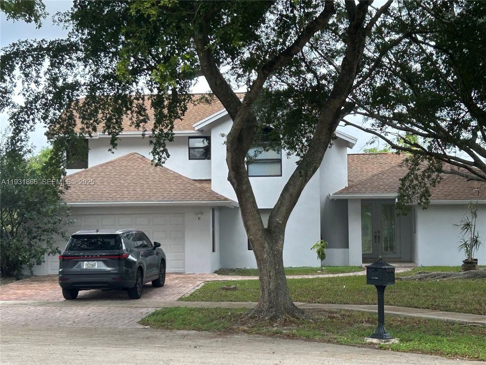 En Venta: $1,100,000 (4 camas, 3 baños, 2480 Pies cuadrados)