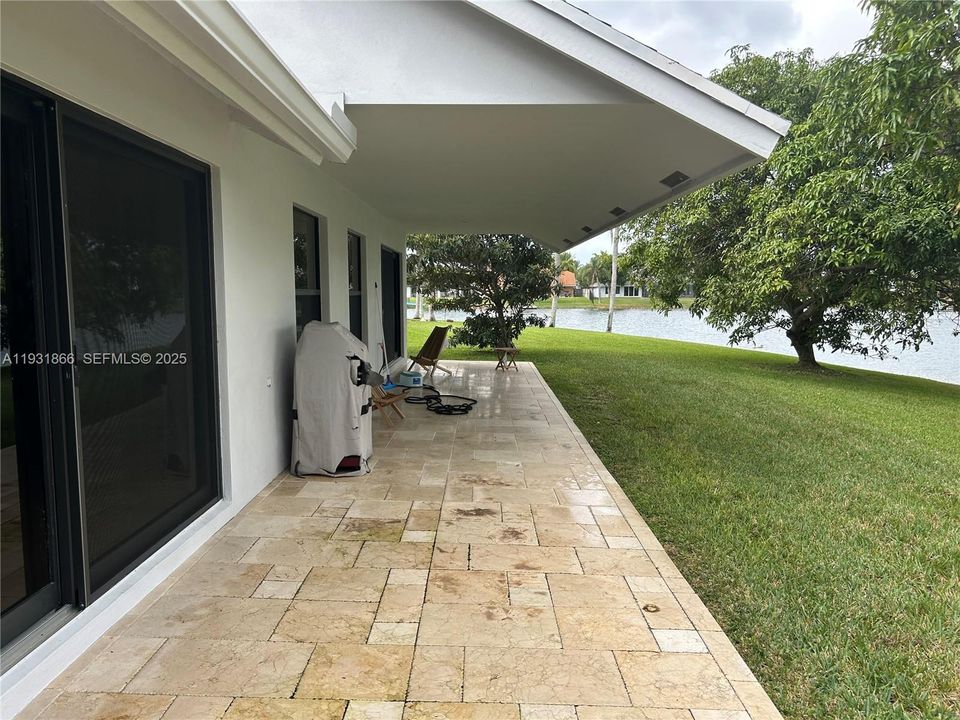 En Venta: $1,100,000 (4 camas, 3 baños, 2480 Pies cuadrados)