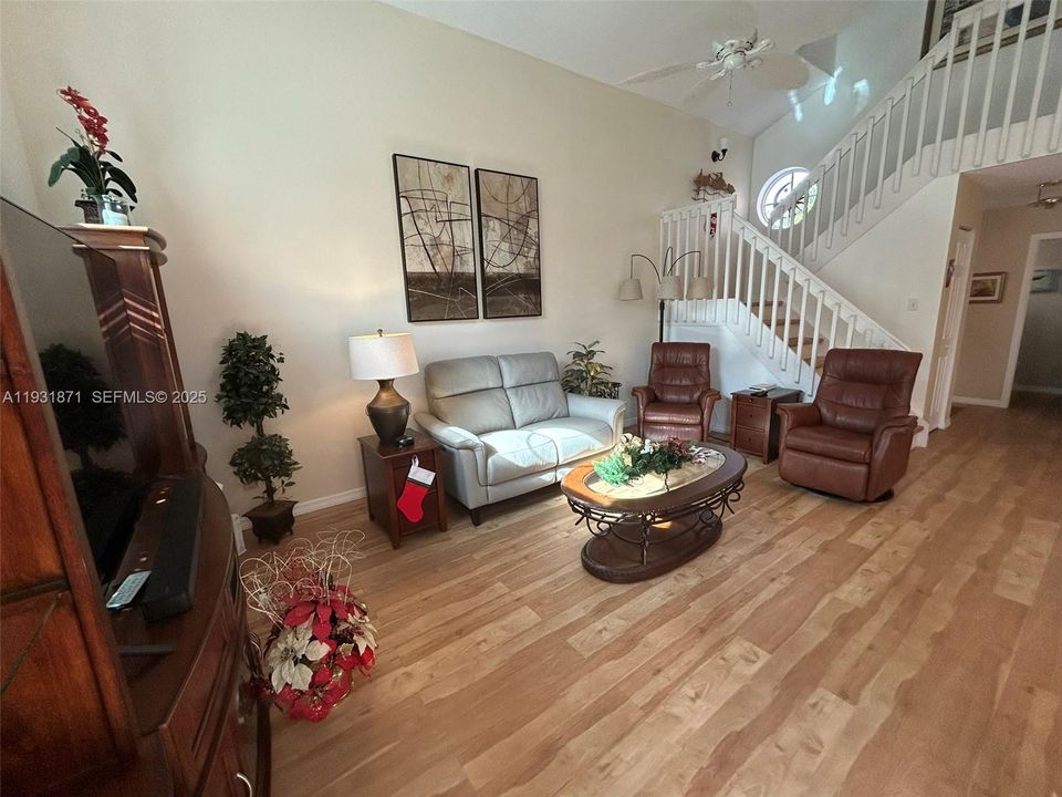 待售: $659,000 (3 贝兹, 2 浴室, 1309 平方英尺)