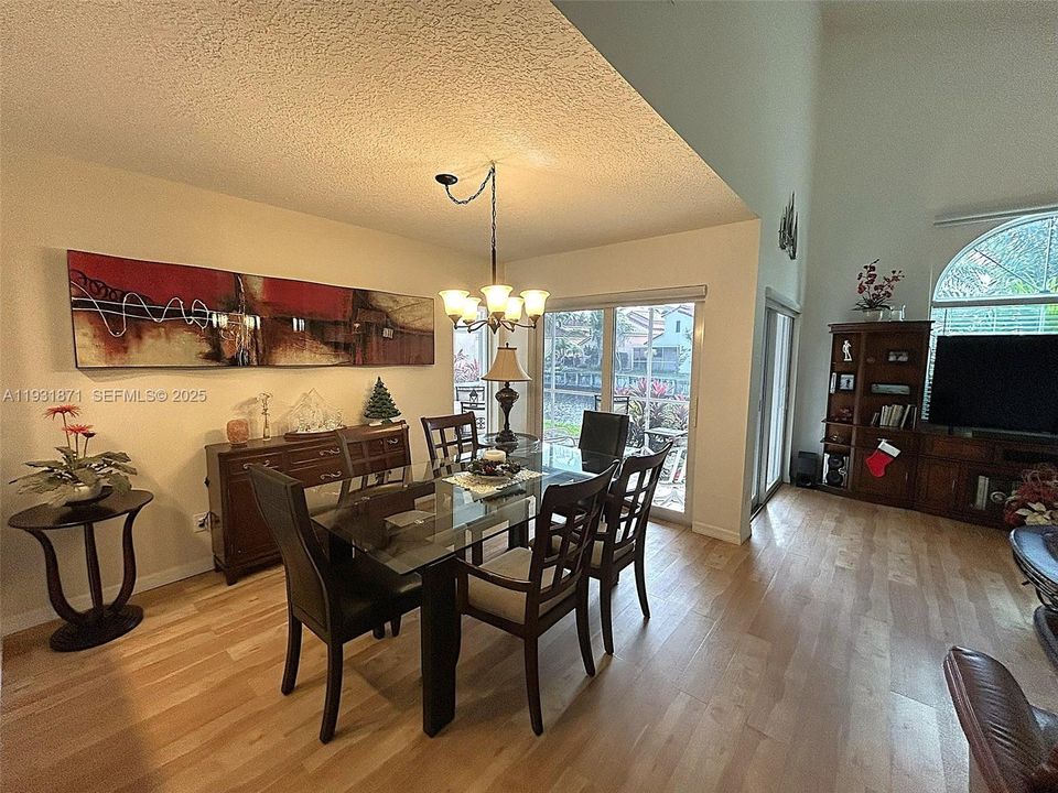 待售: $659,000 (3 贝兹, 2 浴室, 1309 平方英尺)