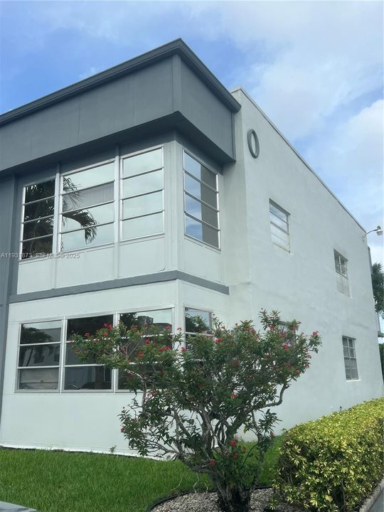 For Rent: $1,490 (1 beds, 1 baths, 760 Square Feet)