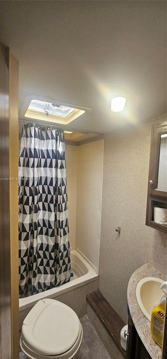 Recently Rented: $800 (3 beds, 1 baths, 2467 Square Feet)