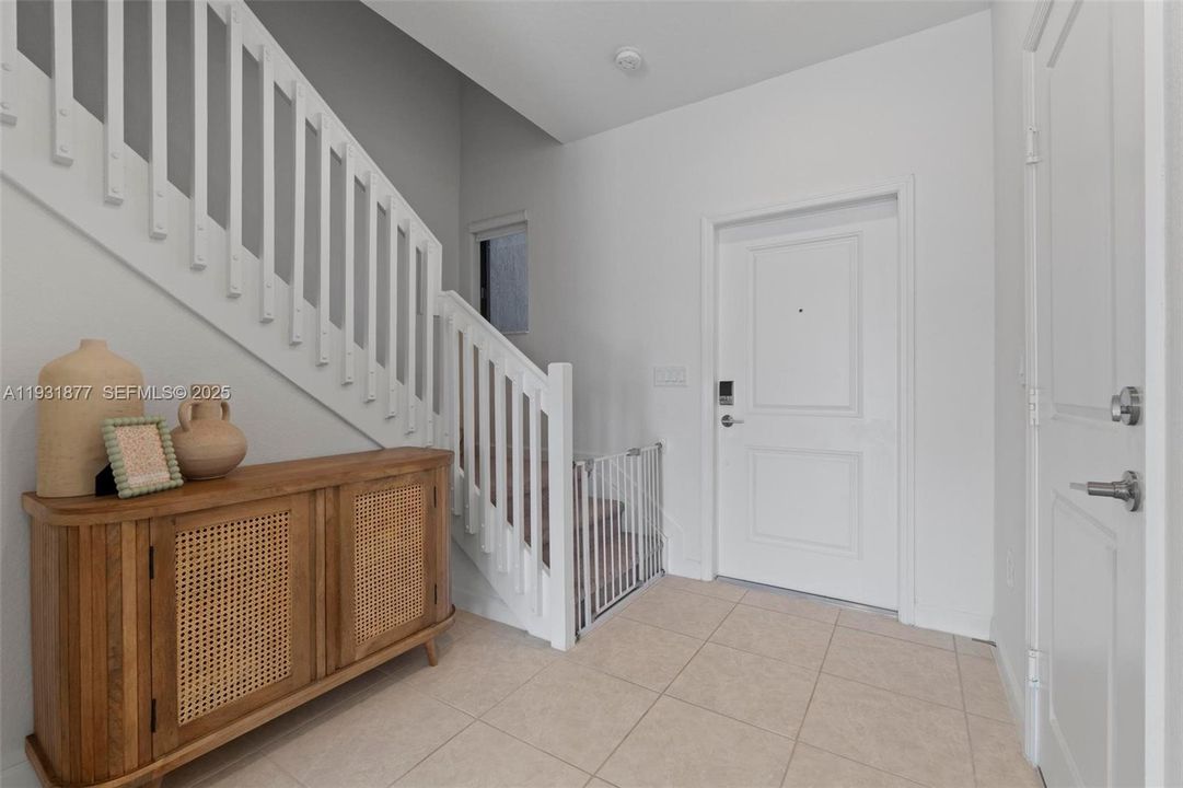 For Rent: $2,950 (3 beds, 2 baths, 1478 Square Feet)