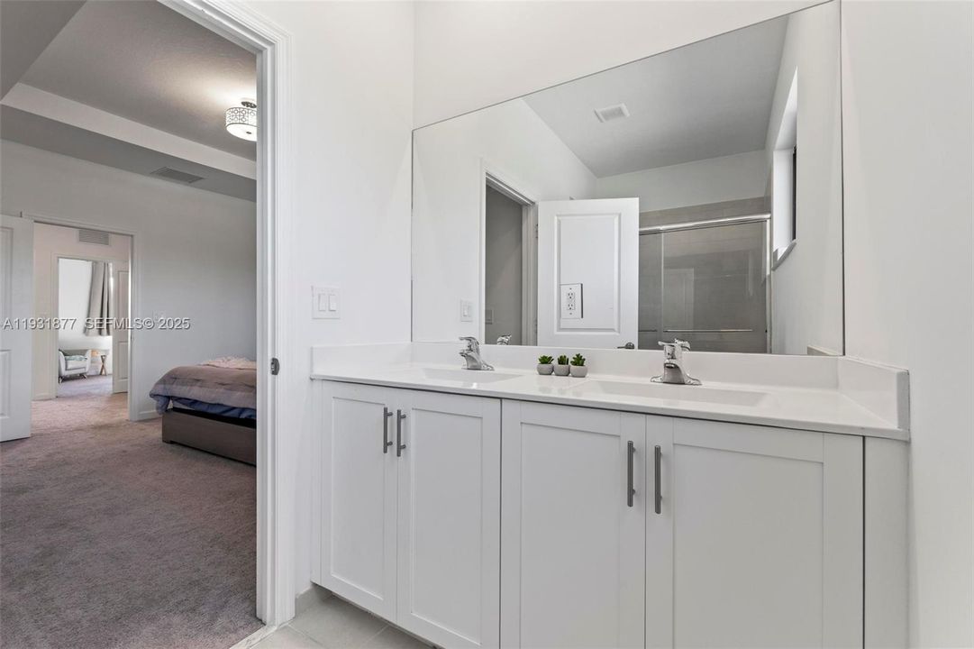 For Rent: $2,950 (3 beds, 2 baths, 1478 Square Feet)