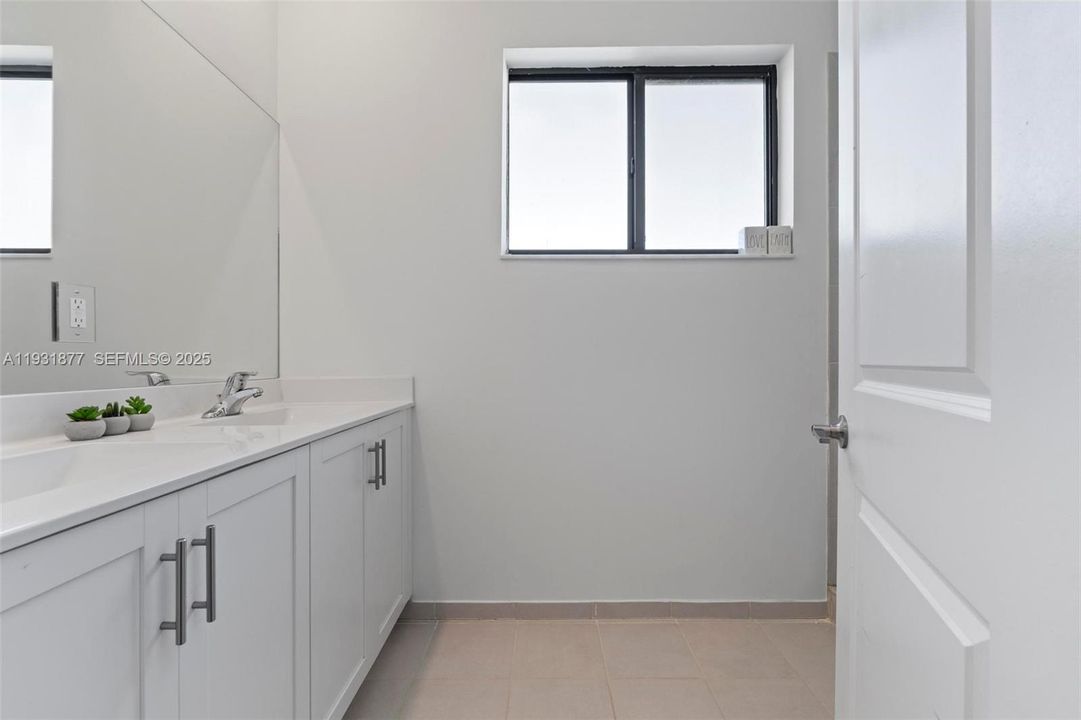 For Rent: $2,950 (3 beds, 2 baths, 1478 Square Feet)