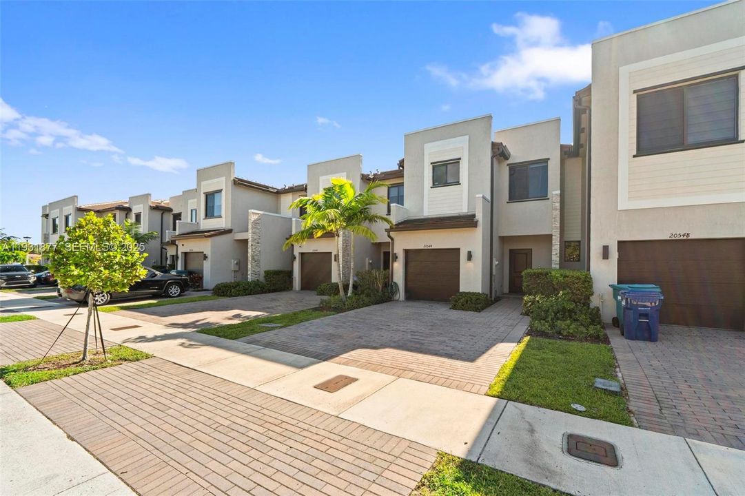 For Rent: $2,950 (3 beds, 2 baths, 1478 Square Feet)