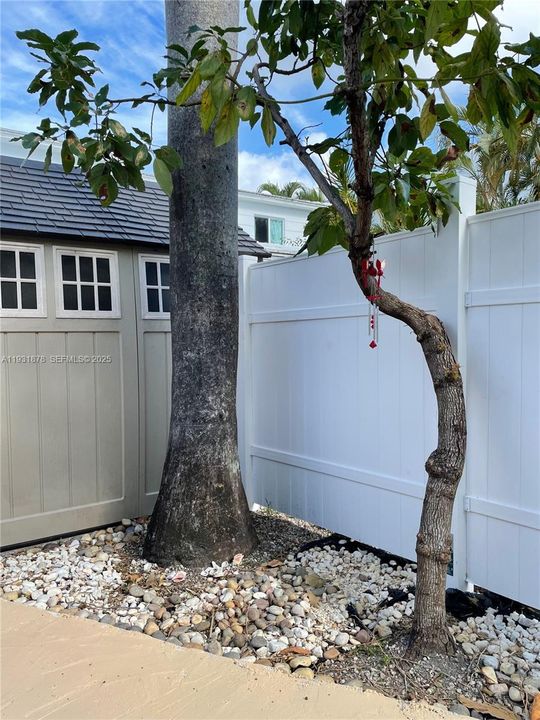 For Rent: $1,800 (1 beds, 1 baths, 400 Square Feet)