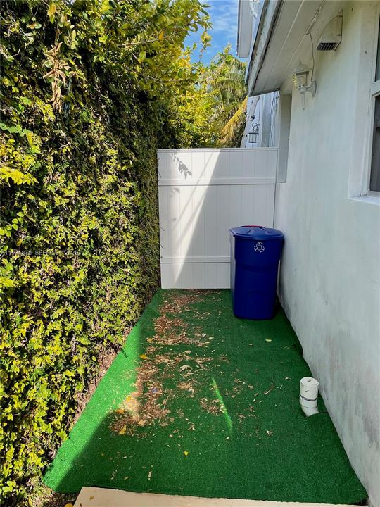 For Rent: $1,800 (1 beds, 1 baths, 400 Square Feet)